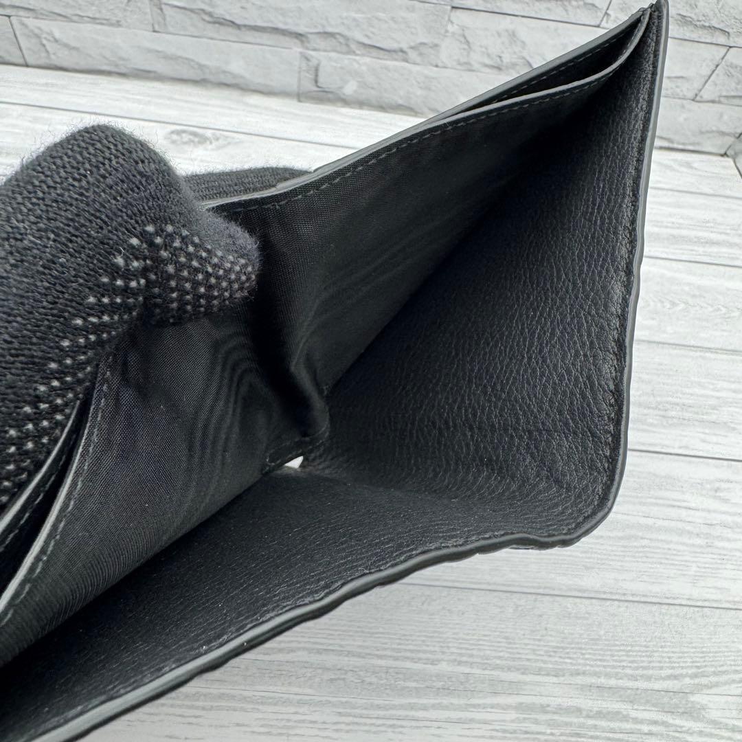 【激レア・極美品】サルヴァトーレフェラガモ 二つ折り財布　エンボス　ブラック