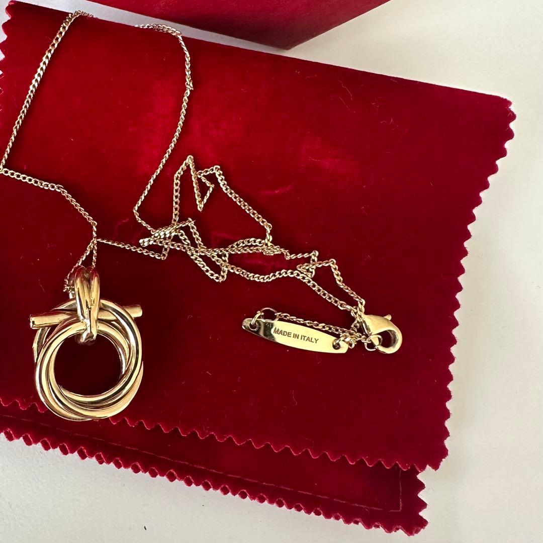 マリー　Salvatore Ferragamo ゴールドネックレス