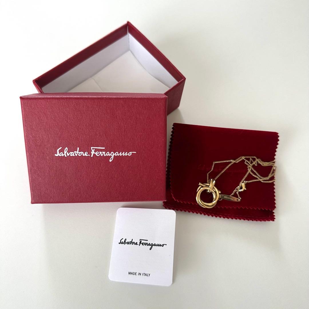 マリー　Salvatore Ferragamo ゴールドネックレス