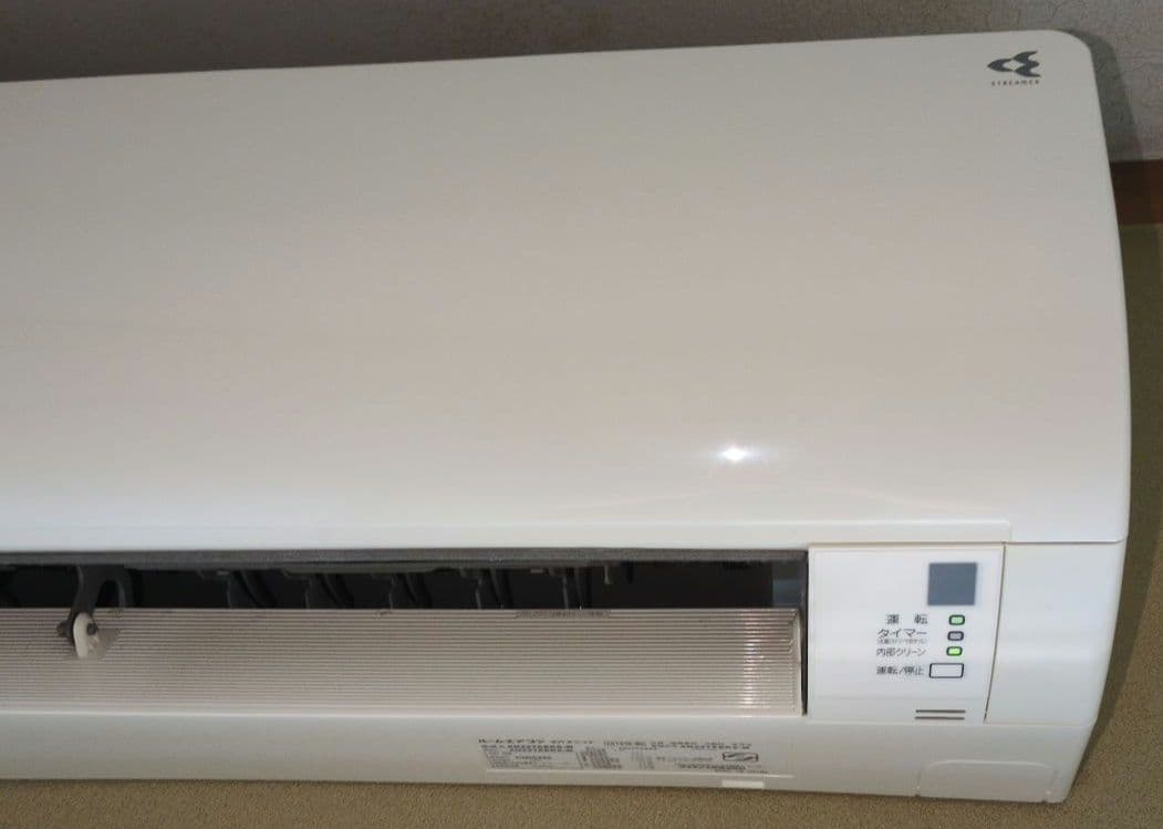 ダイキン エアコン ホワイト 冷暖房機能　２２型 室内機のみ。ストリーマエアコン