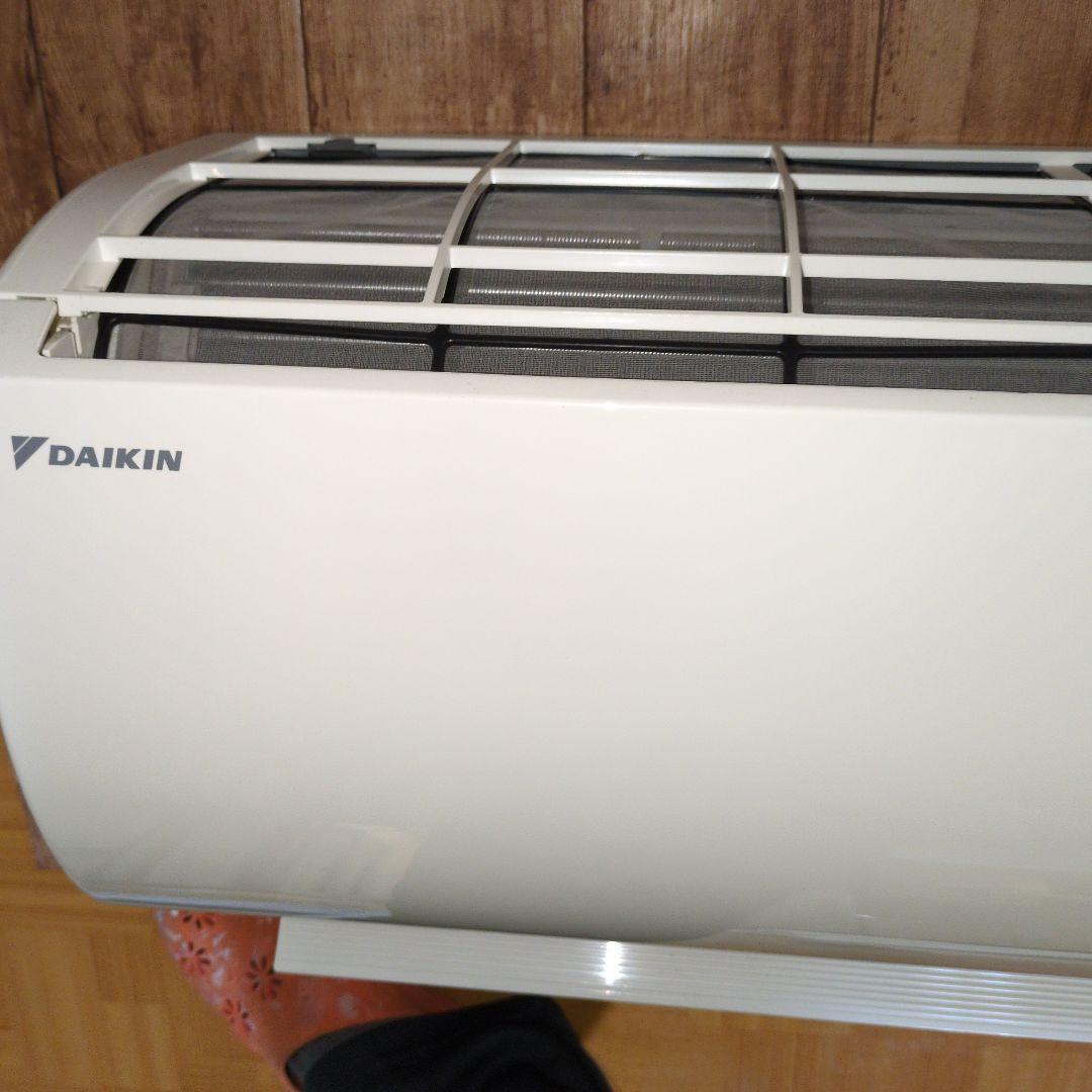 ダイキン エアコン ホワイト 冷暖房機能　２２型 室内機のみ。ストリーマエアコン