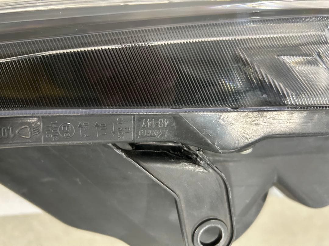 菊 ハリアー 60系 前期 左右ヘッドライト 純正 LED