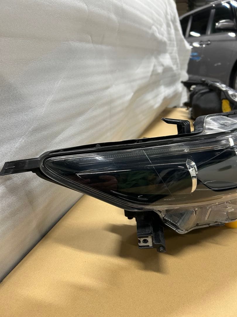 菊 ハリアー 60系 前期 左右ヘッドライト 純正 LED