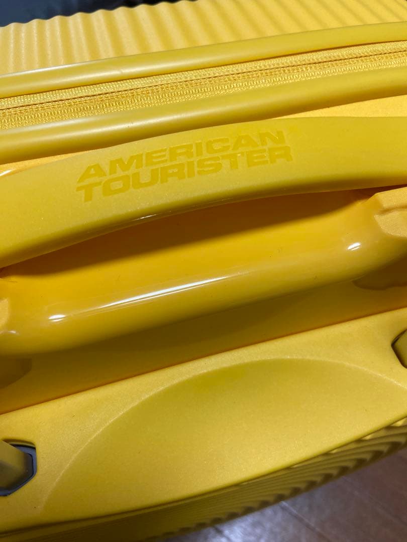 。アメリカンツーリスター　 キャリーケース　イエロー（約47×35×25）