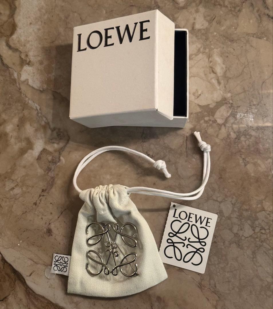 《LOEWE》ブローチシルバー