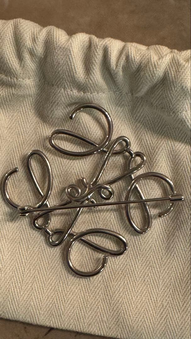 《LOEWE》ブローチシルバー