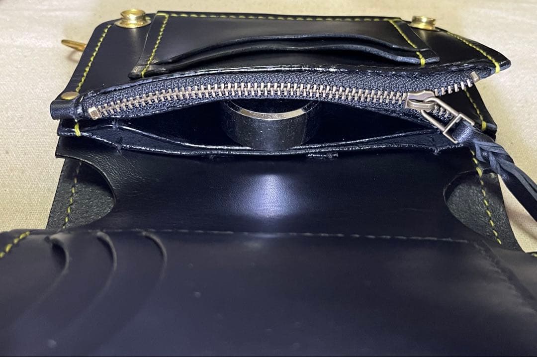 ミドル トラッカーウォレット 三層 ピックポケット付き ブラック ヘビ柄