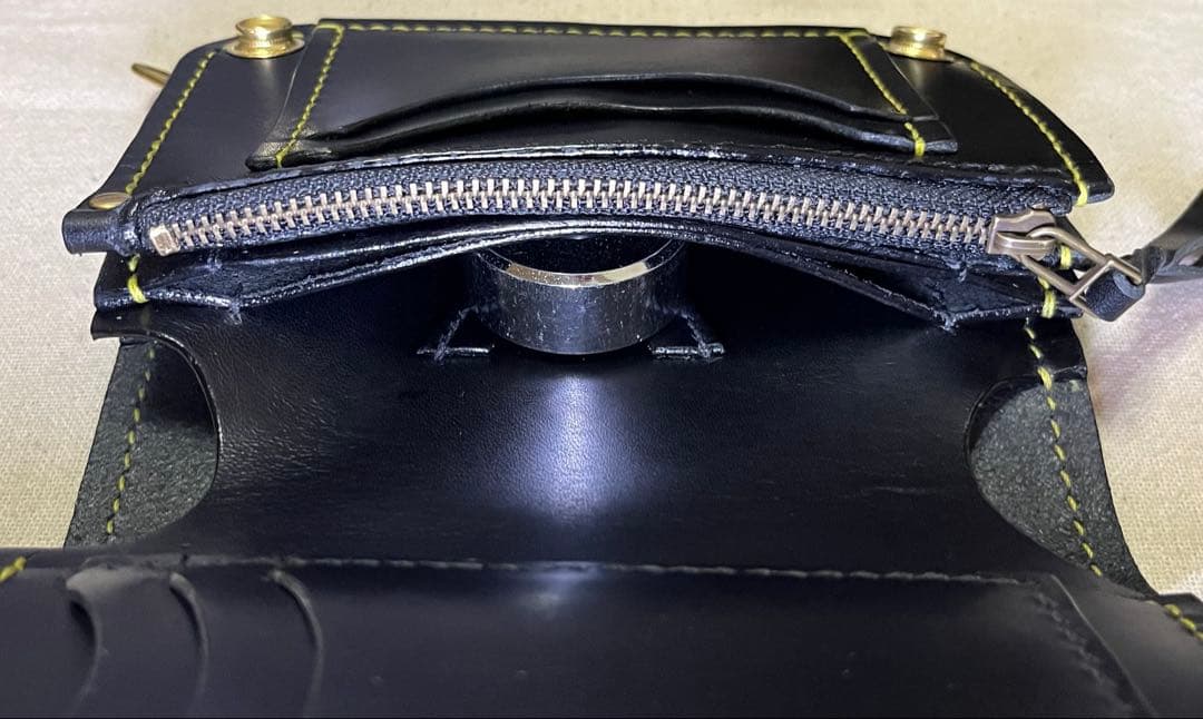 ミドル トラッカーウォレット 三層 ピックポケット付き ブラック ヘビ柄