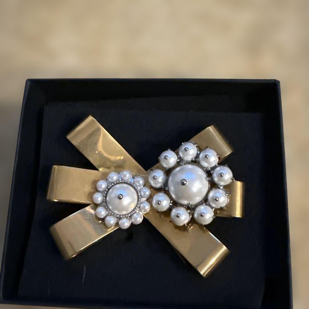 ミュウミュウ ブローチ