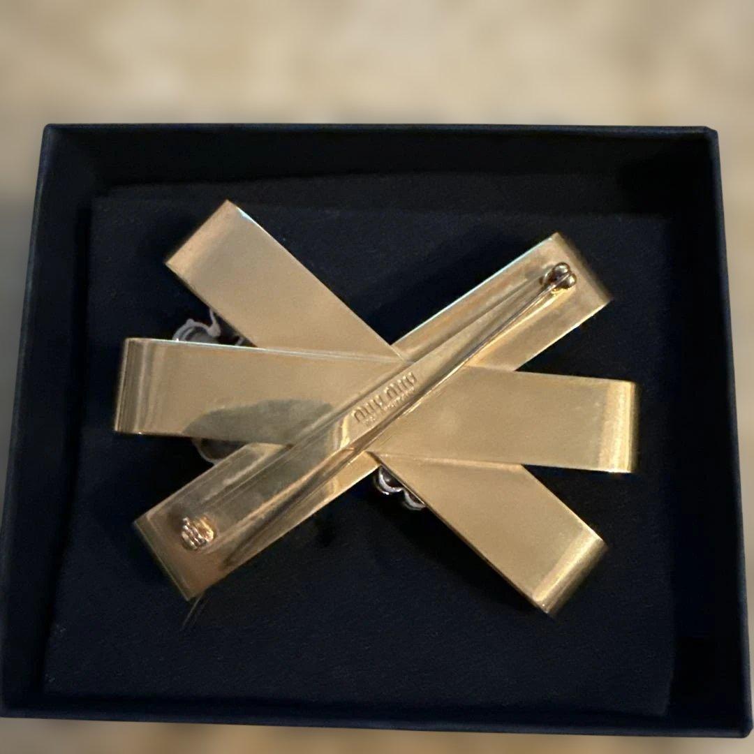 ミュウミュウ ブローチ