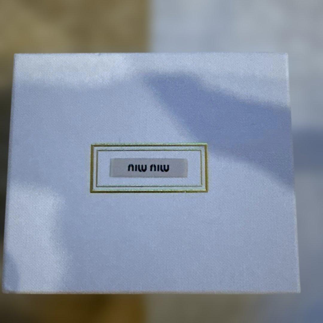 ミュウミュウ ブローチ