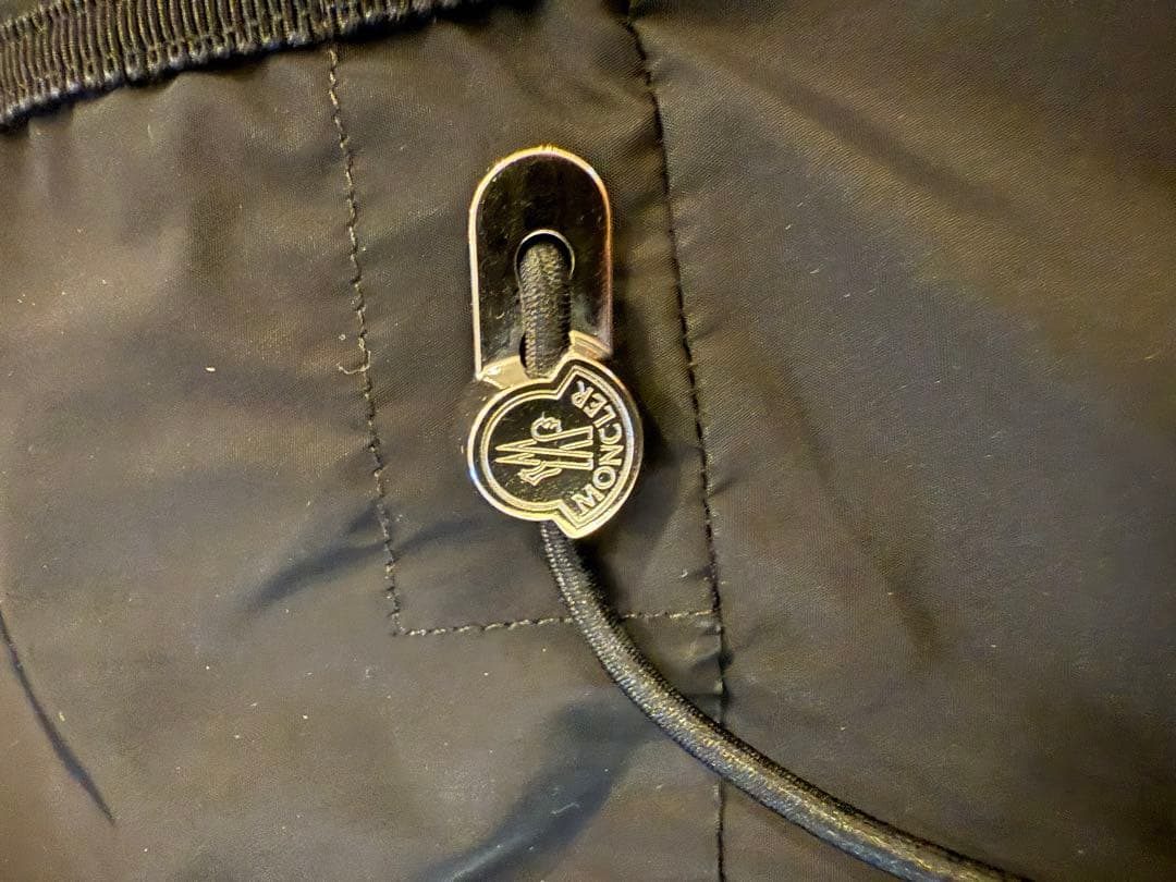 MONCLER 極美品 ブラック フードやロゴ付き ロングマウンテンパーカー 2