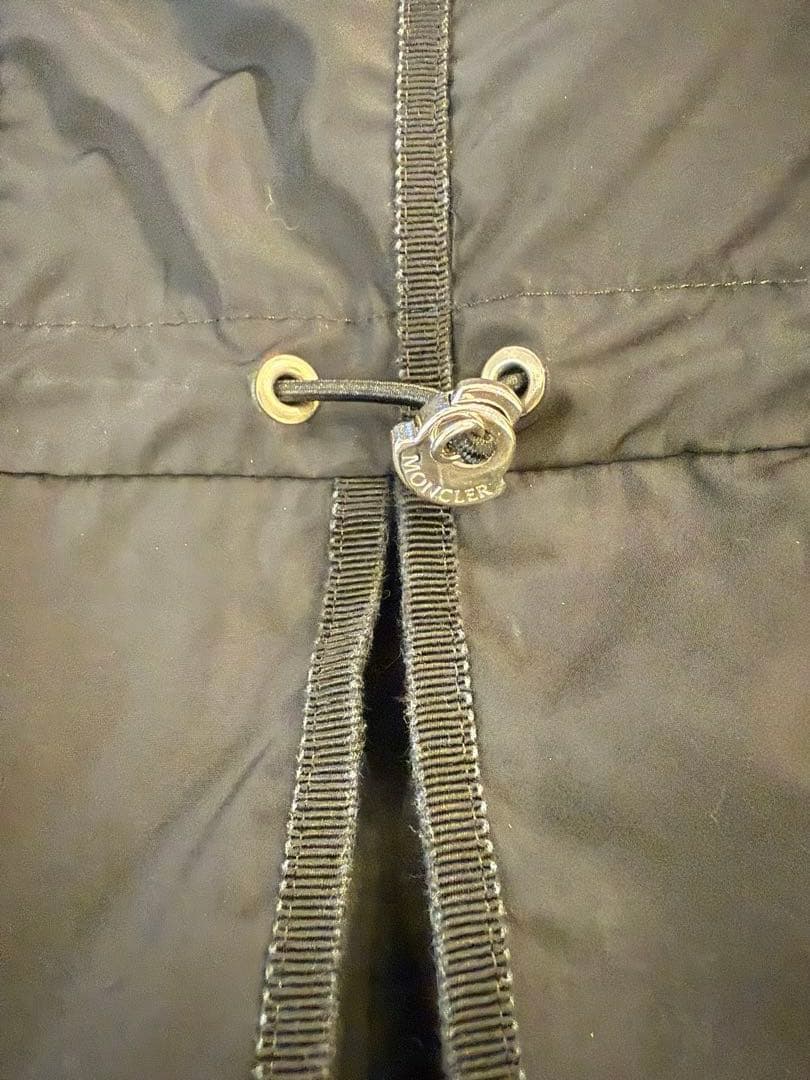 MONCLER 極美品 ブラック フードやロゴ付き ロングマウンテンパーカー 2