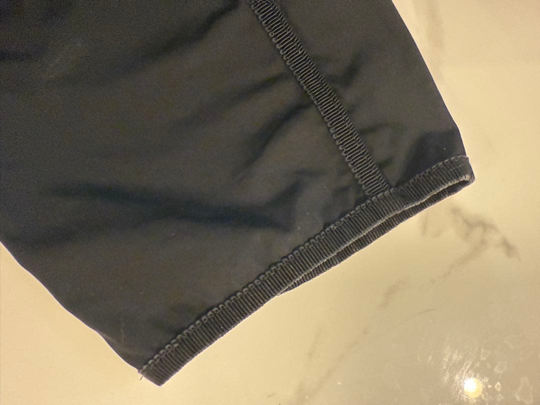 MONCLER 極美品 ブラック フードやロゴ付き ロングマウンテンパーカー 2