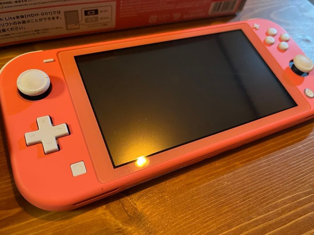 きな出品　Nintendo Switch Lite コーラル