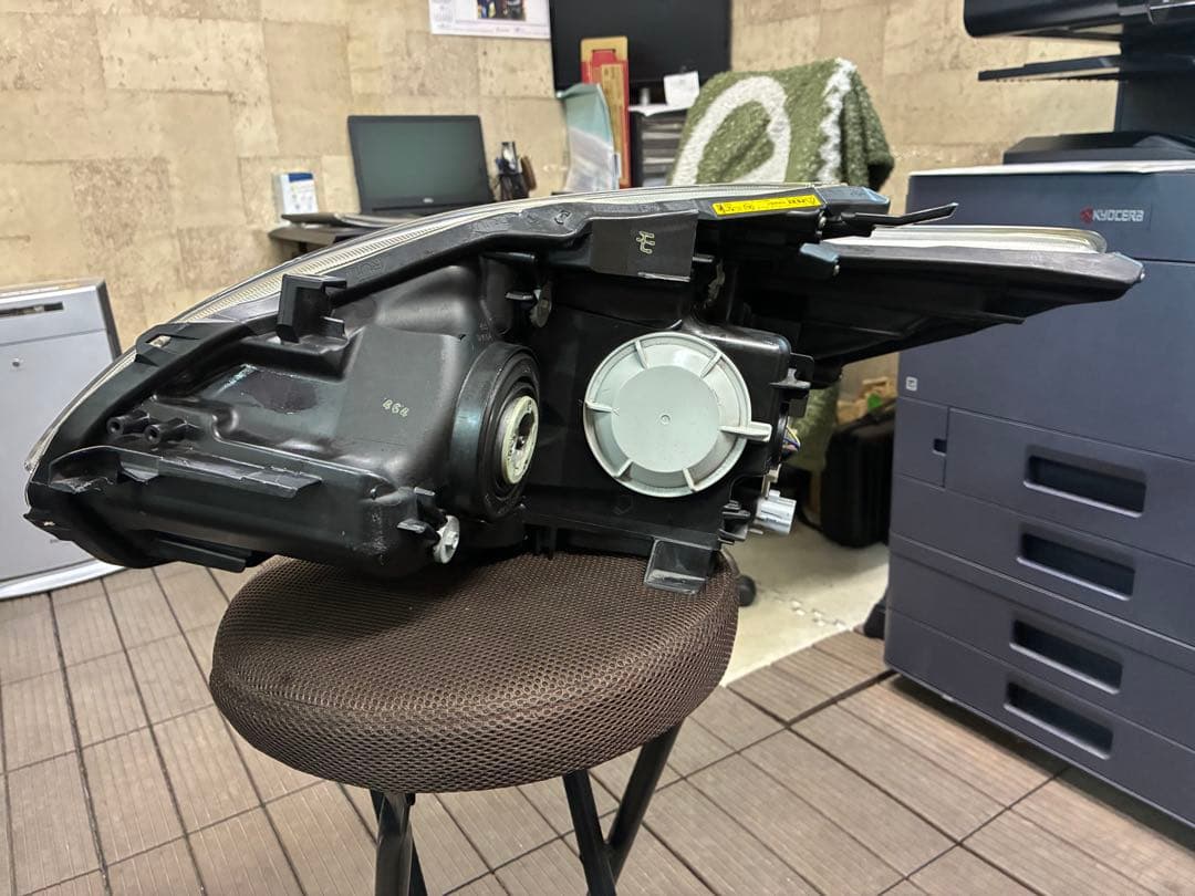 30プリウス　Ｇ's純正ヘッドライト　左右セット