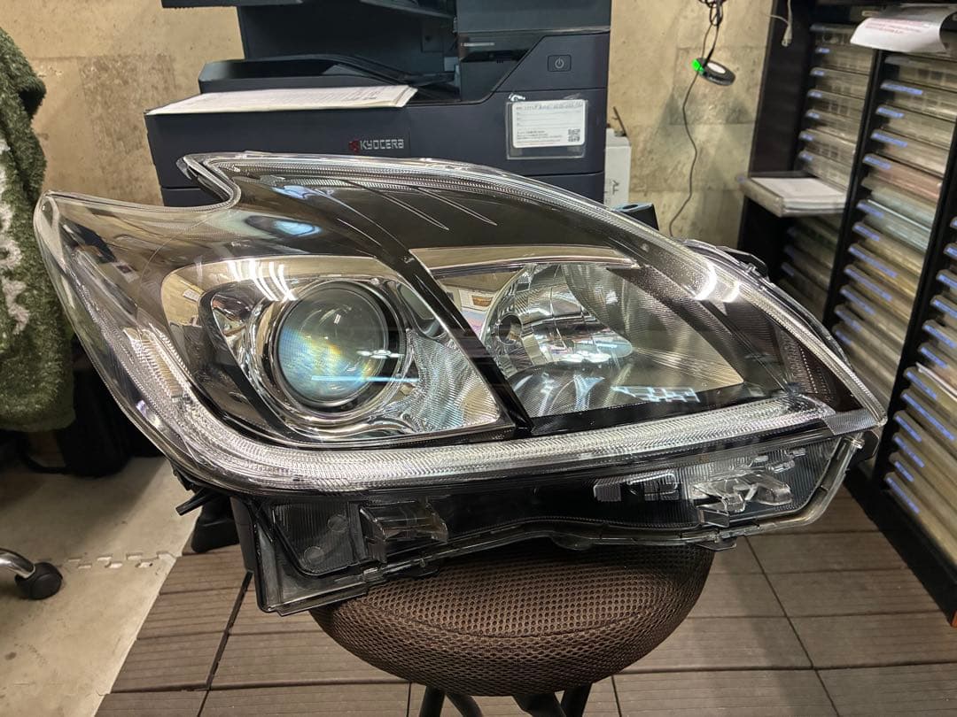 30プリウス　Ｇ's純正ヘッドライト　左右セット