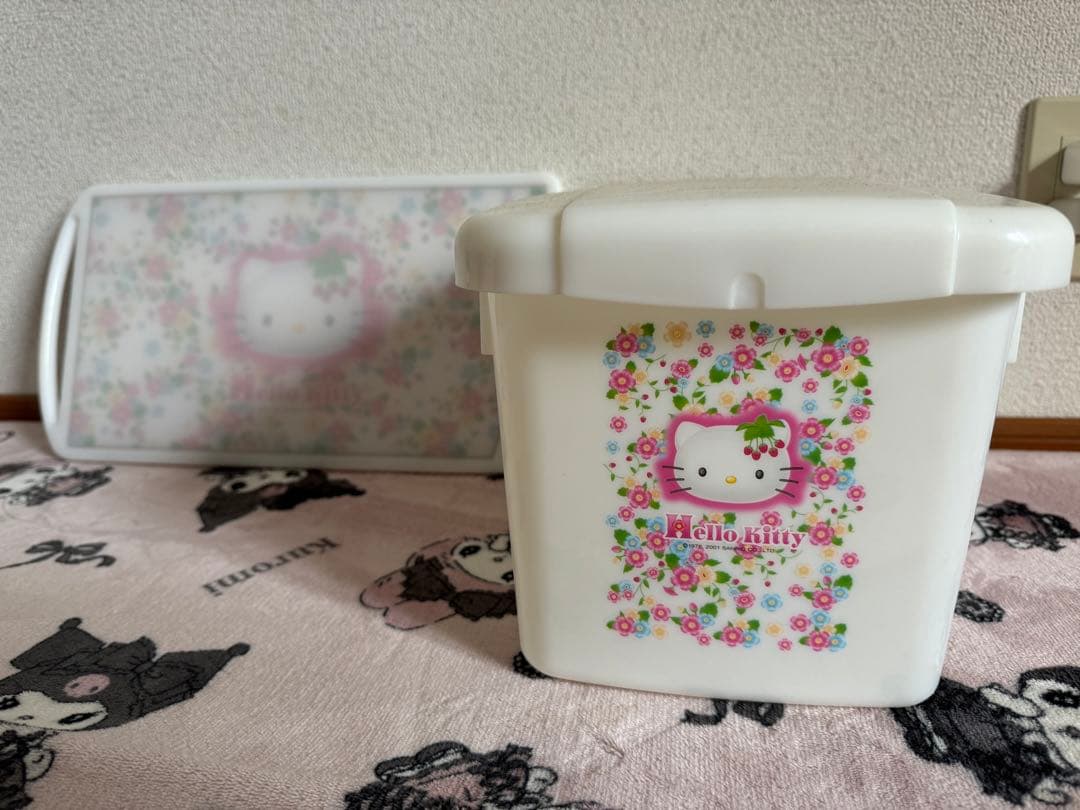 ハローキティ 野苺 米びつまな板セット