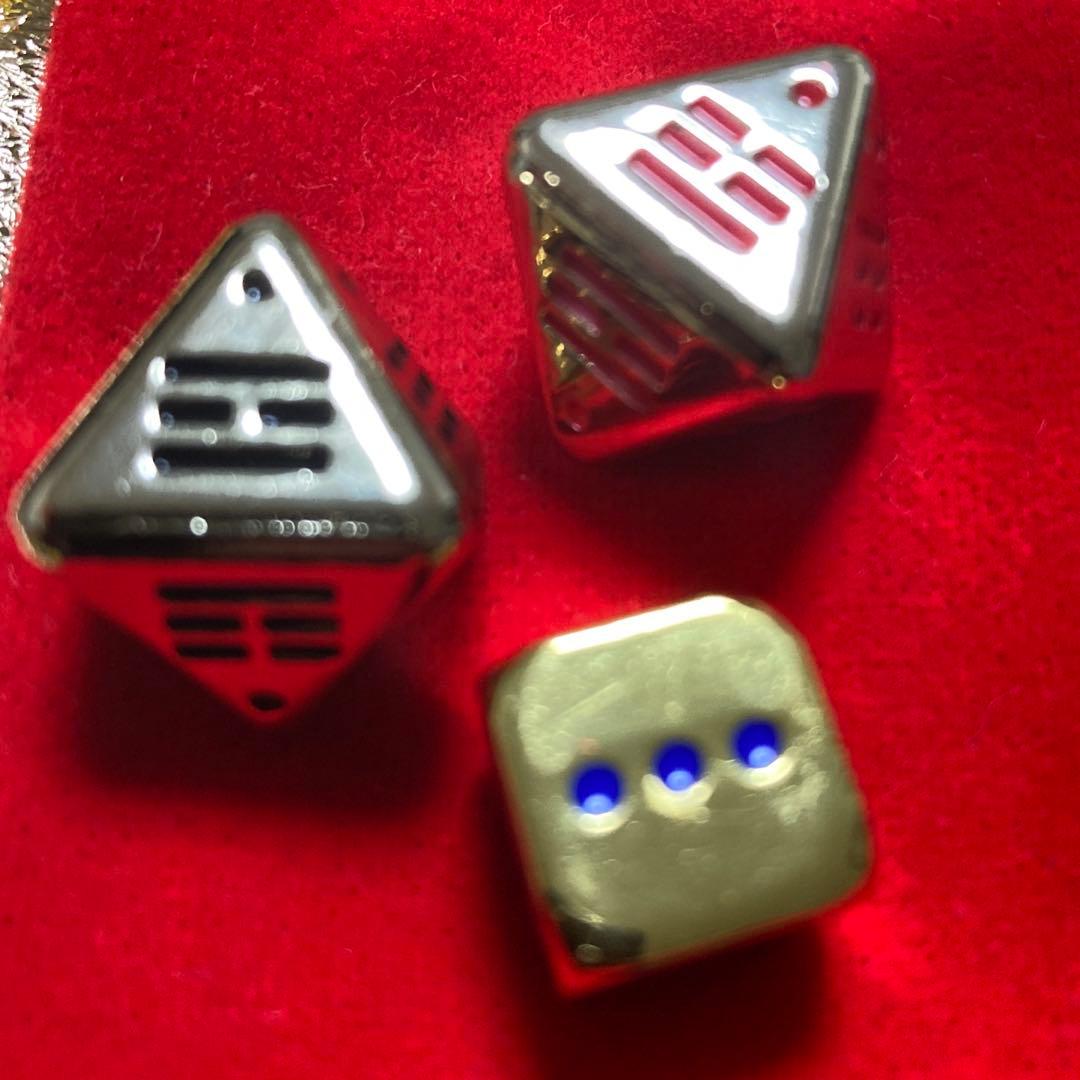 自分で答えをだしたい人のはじめての易占　易占ハ卦サイコロ(袋付き　金属製　金色)