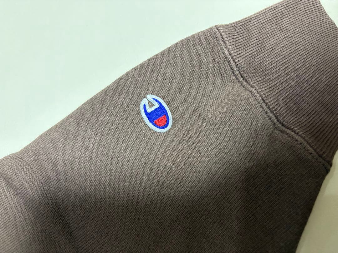 アダムエロぺ　Champion ブラウン トレーナー