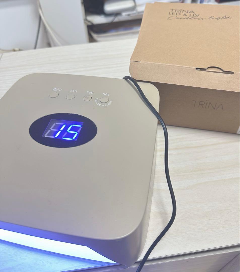 LED&UVライト　TRINA
