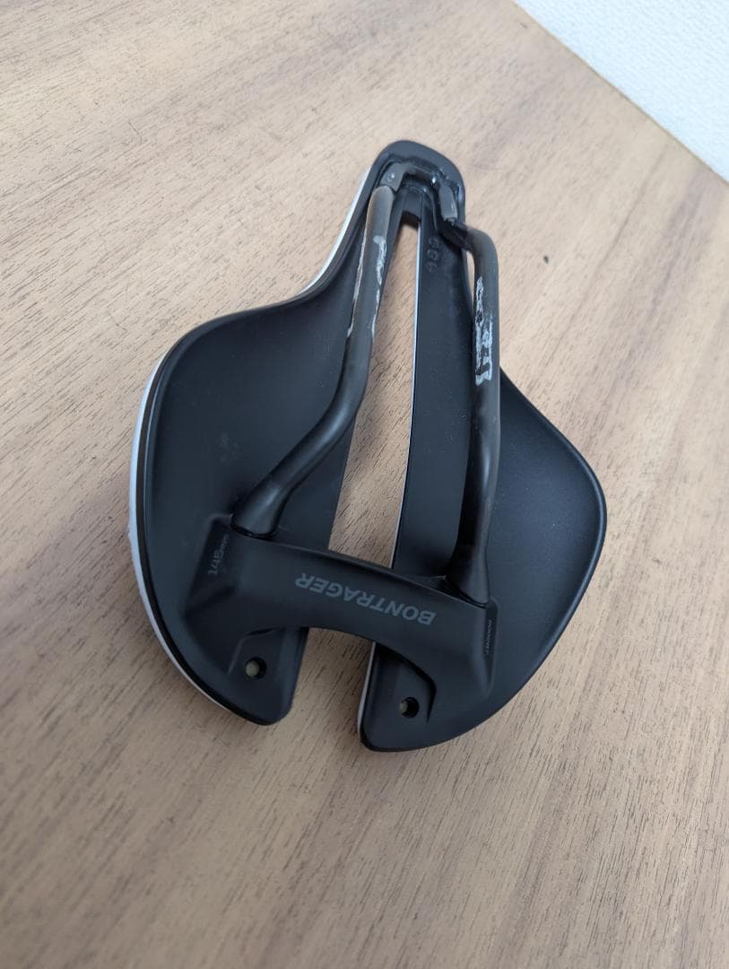 チ*ス様 300円スタート売切り　ボントレガーサドル　AEOLUS PROカーボ