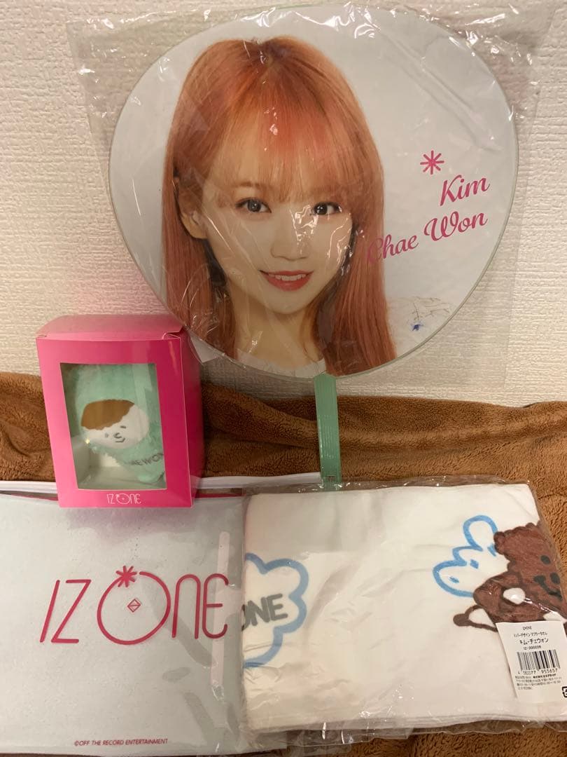 IZ*ONEキムチェウォンセット ぬいぐるみ うちわ