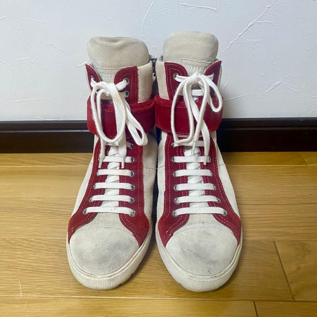 【miu miu ハイカットスニーカー ホワイト/レッド】