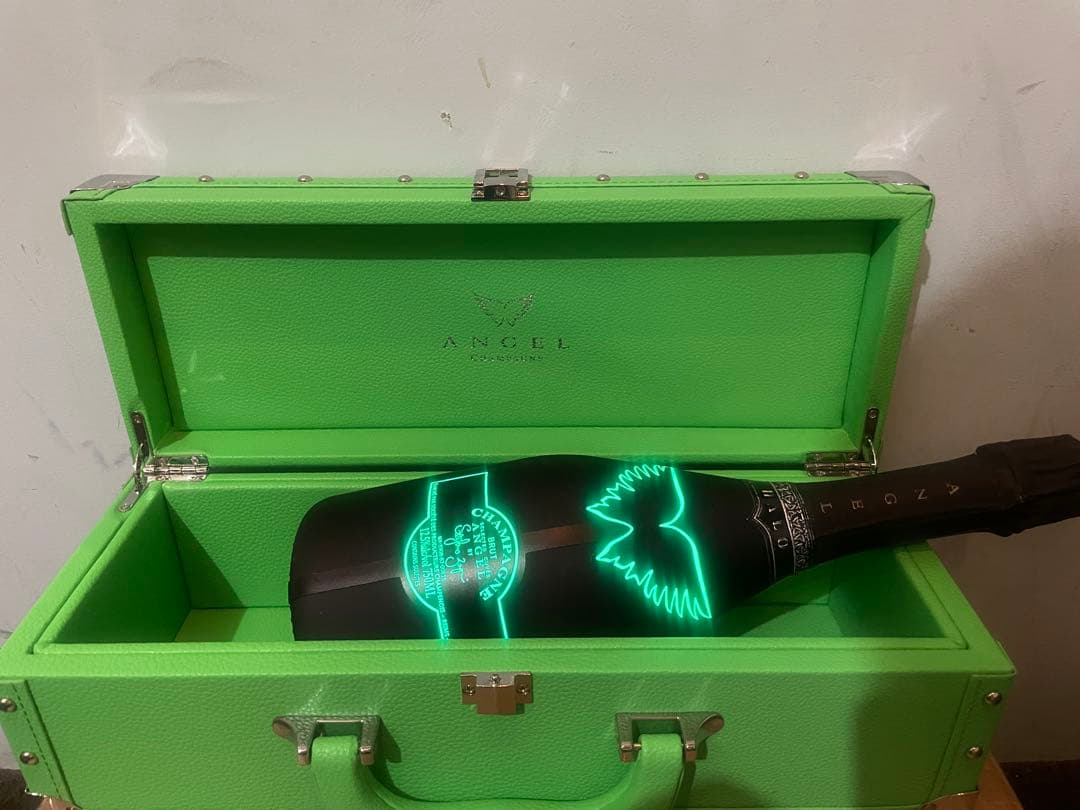 新品　ANGEL グリーン　専用ケース付き　エンジェル