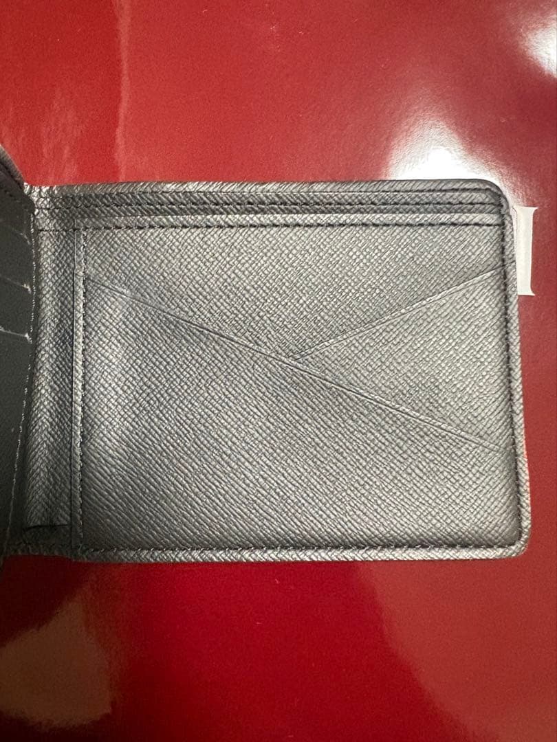 ルイヴィトン 折りたたみ財布 限定デザイン