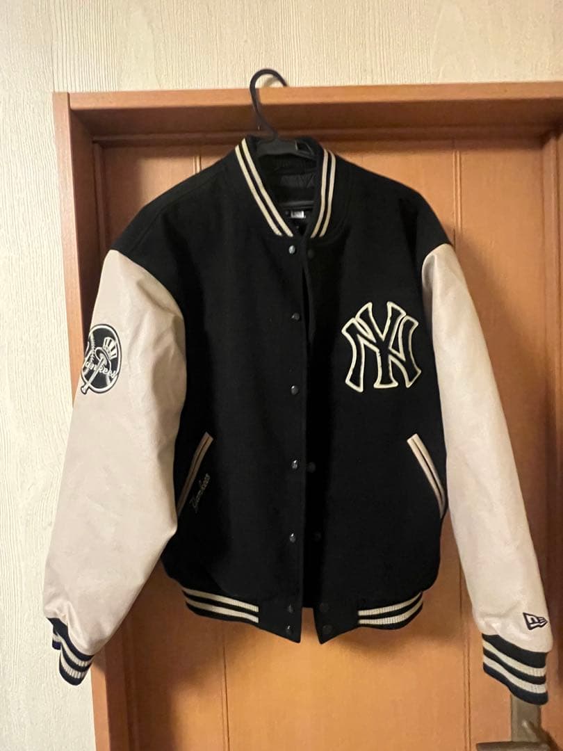 New Era スタジャン 黒/ベージュ