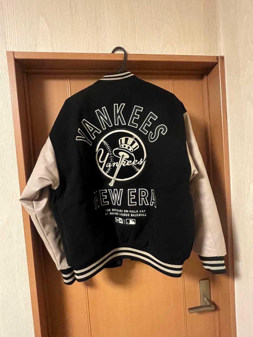 New Era スタジャン 黒/ベージュ