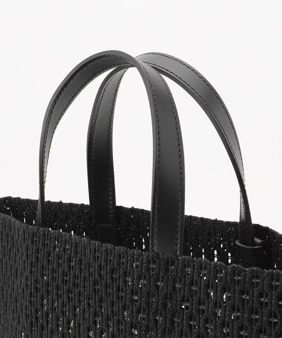 黒いメッシュデザインかごバッグ