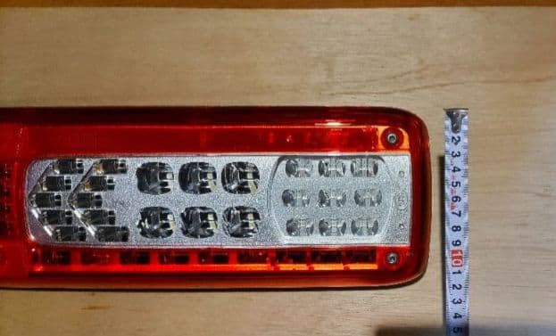 UDトラック クオン 純正 ショートタイプ LEDテールランプ