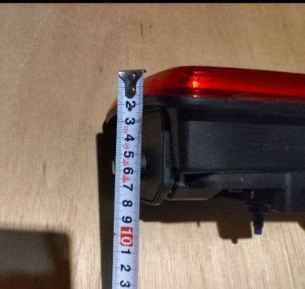 UDトラック クオン 純正 ショートタイプ LEDテールランプ