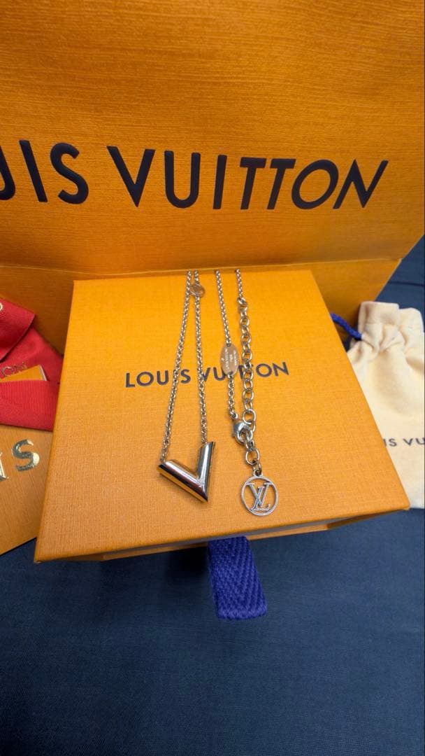 【極美品】ルイヴィトン エセンシャルV ネックレス シルバー LE0281