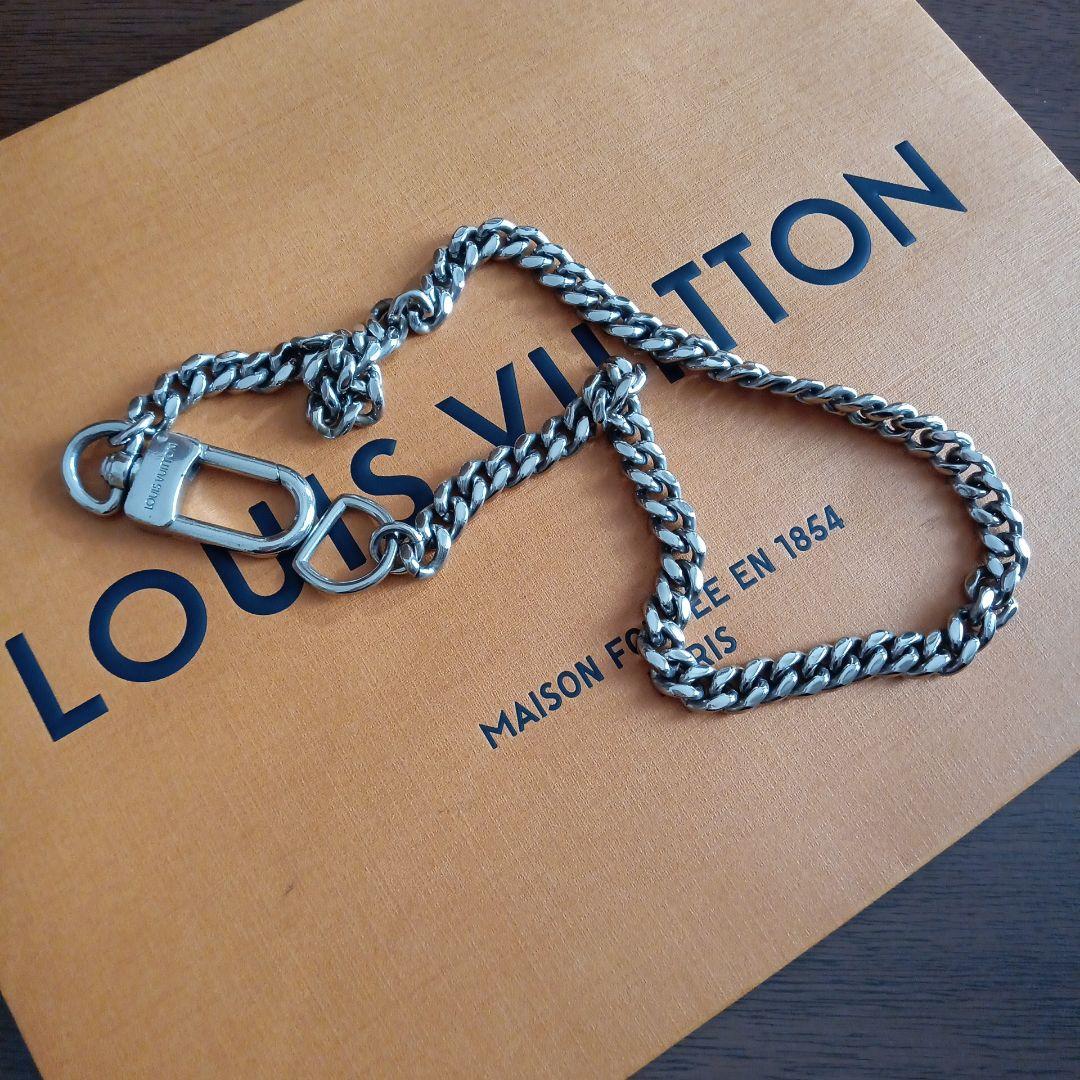 ルイ・ヴィトン。美品シルバー色、ウォレット、キーチェーン