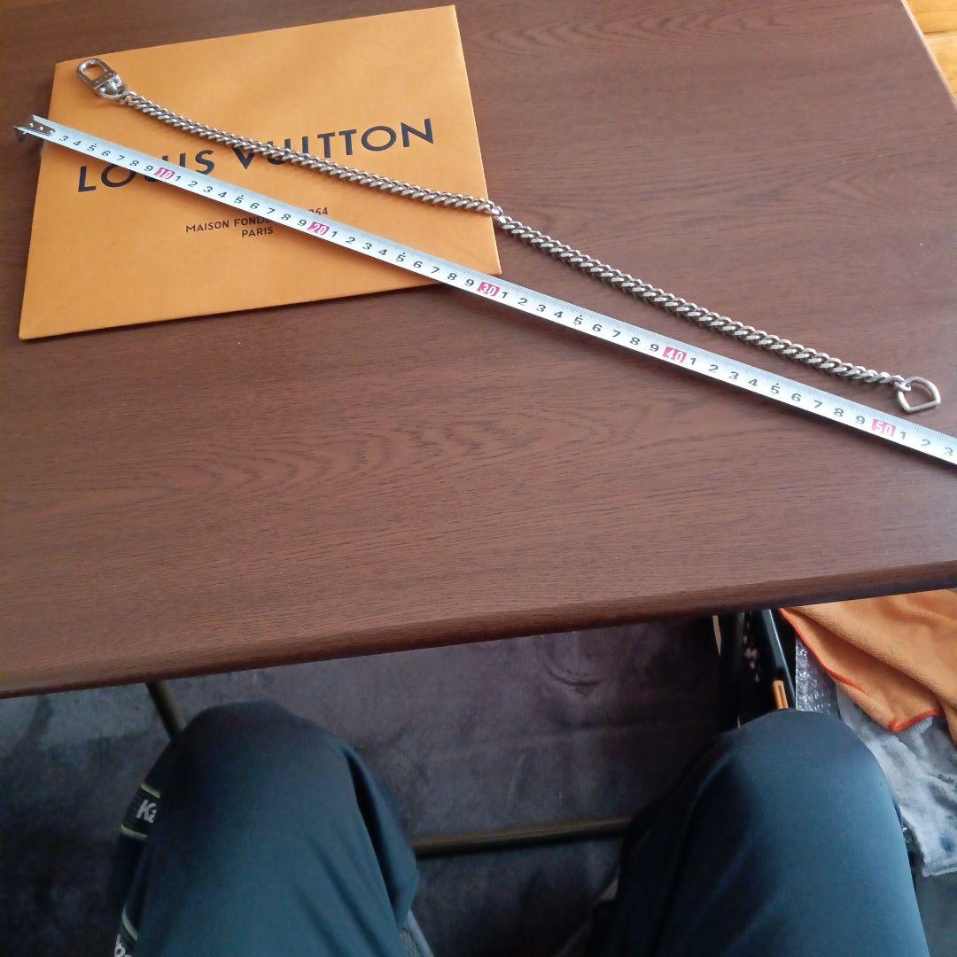 ルイ・ヴィトン。美品シルバー色、ウォレット、キーチェーン