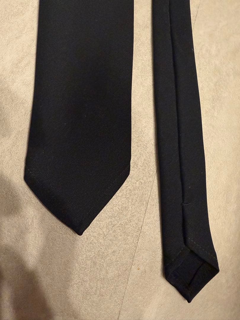 に*や様 ほぼ未使用PRADA 24AW ネクタイ ブラック トライアングルロゴ