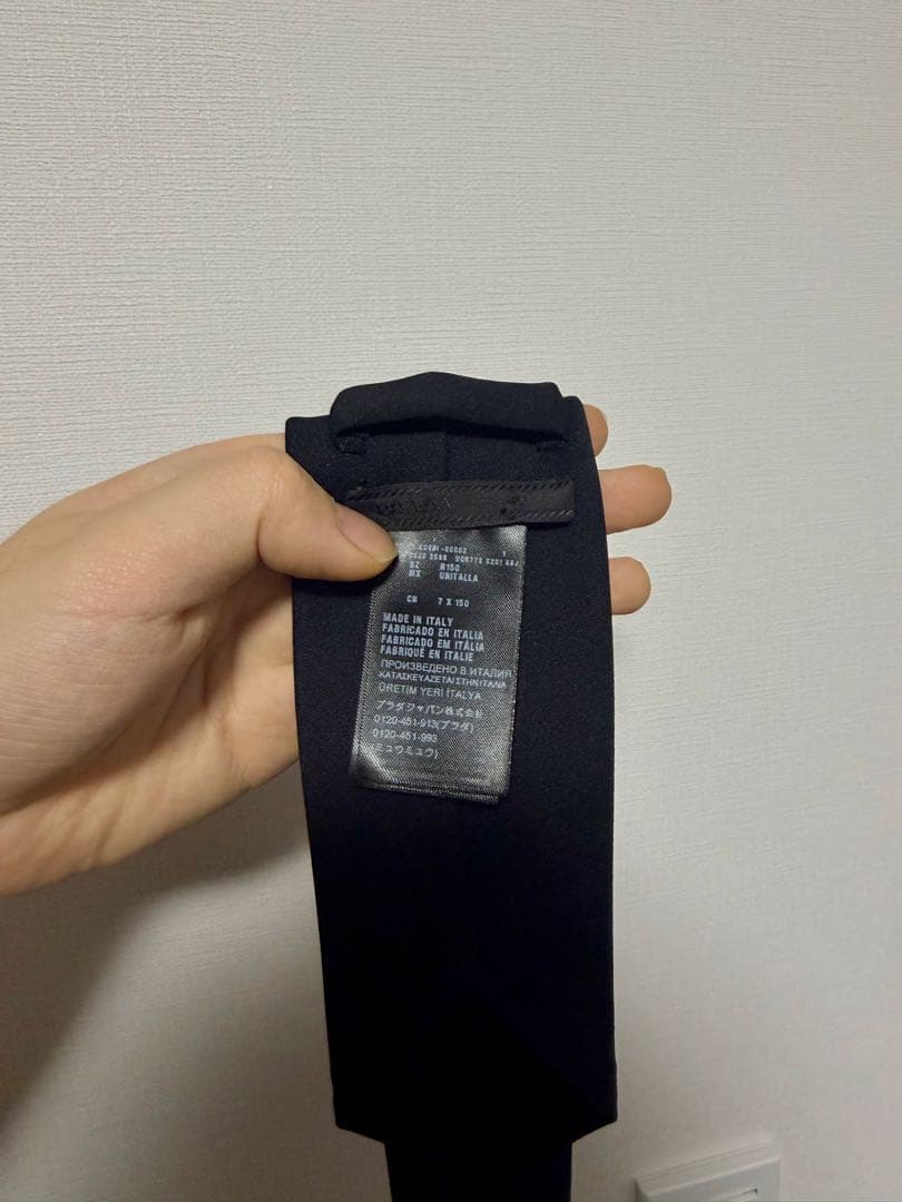 に*や様 ほぼ未使用PRADA 24AW ネクタイ ブラック トライアングルロゴ