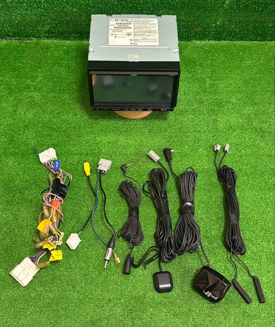 三菱NR-MZ50カーナビユニットのBluetooth対応です地図データ2011