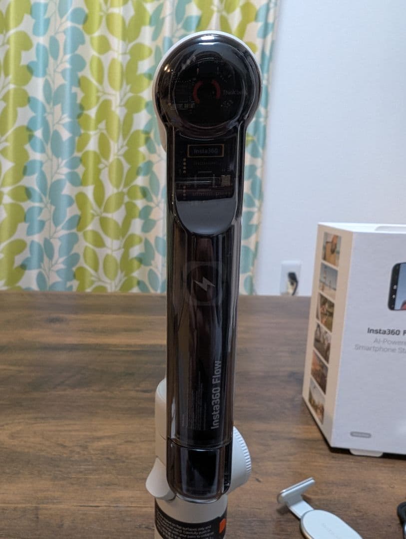 Insta360 Flow スタビライザー、aMagisnケース付き