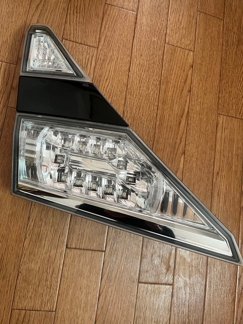 20 ヴェルファイア テールランプ ブラック 202 左側 内側 ゲート側