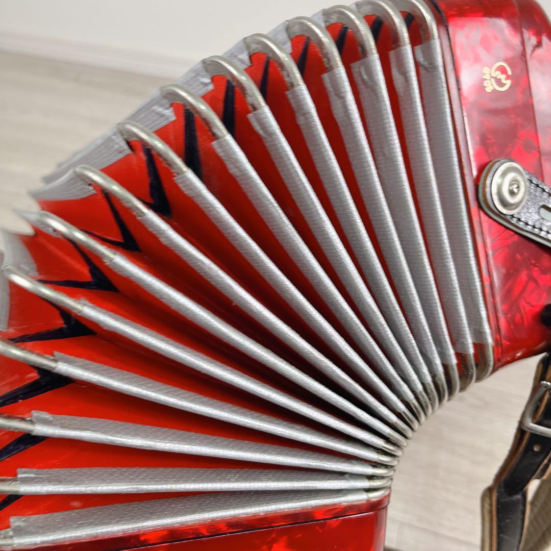 ★美品★YAMAHA ヤマハ アコーディオン 32鍵盤 8905 ケース付　鍵