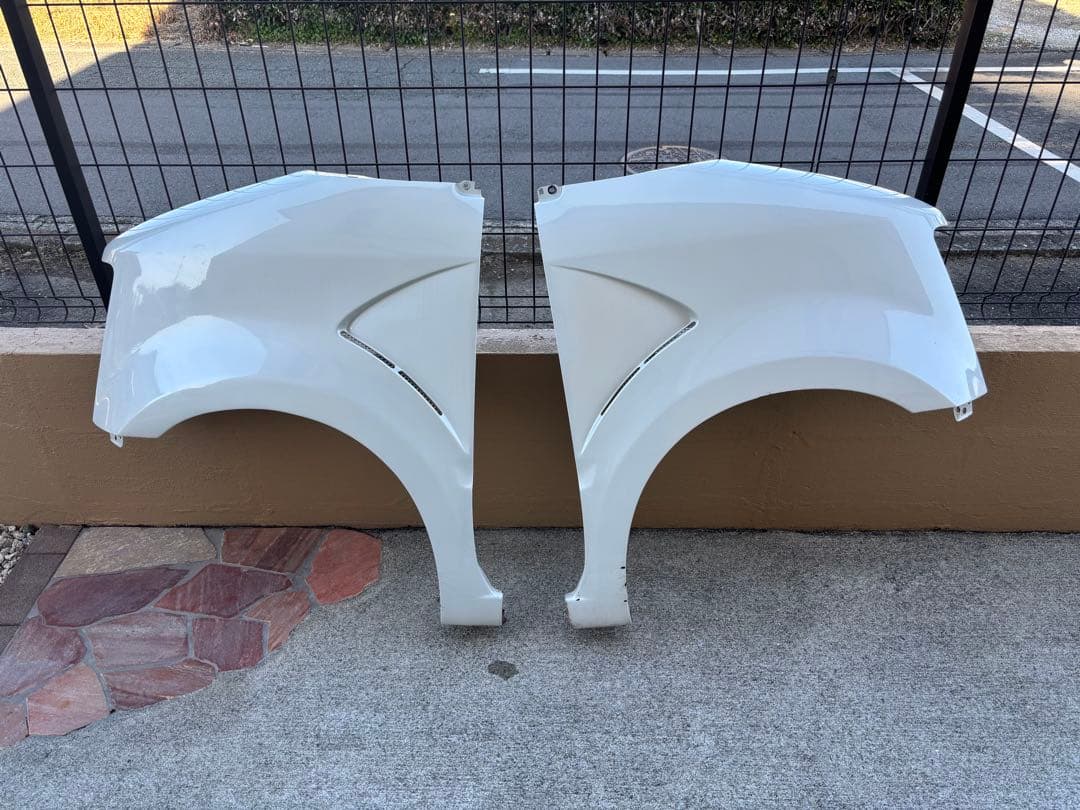 けん1/28まで　ワゴンR 社外　パールホワイト フェンダー 左右セット