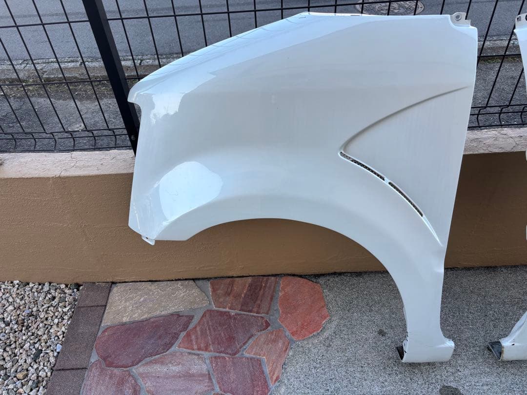 けん1/28まで　ワゴンR 社外　パールホワイト フェンダー 左右セット
