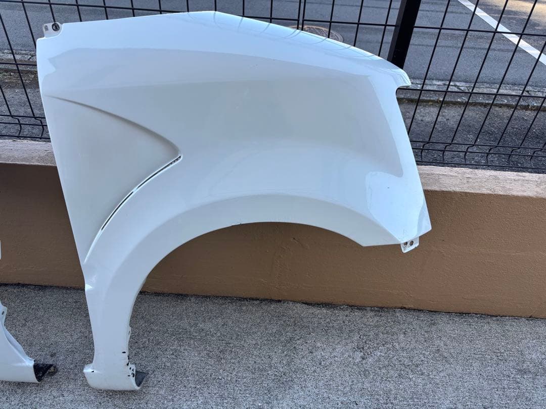 けん1/28まで　ワゴンR 社外　パールホワイト フェンダー 左右セット
