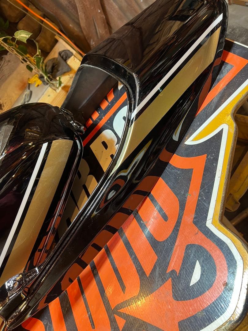 ゼファー400、タンク、リアフェンダー、タイガーカラー