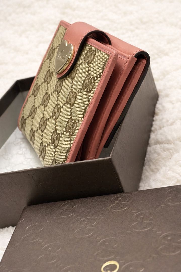 【新品・未使用】GUCCI グッチ　二つ折り財布 ラブリーハート　ピンク
