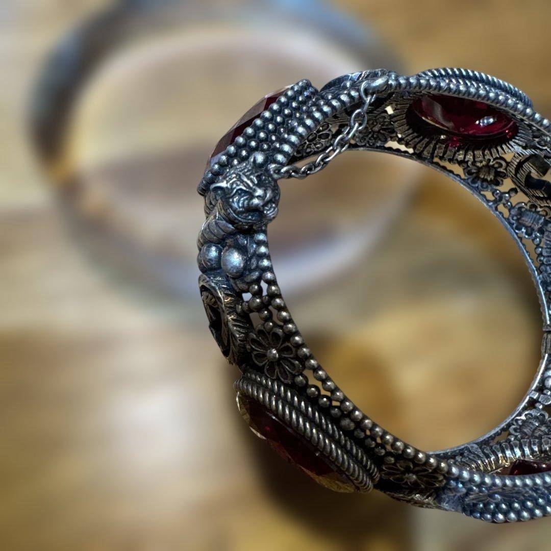 GUCCI ヴィンテージ　赤いストーンバングル